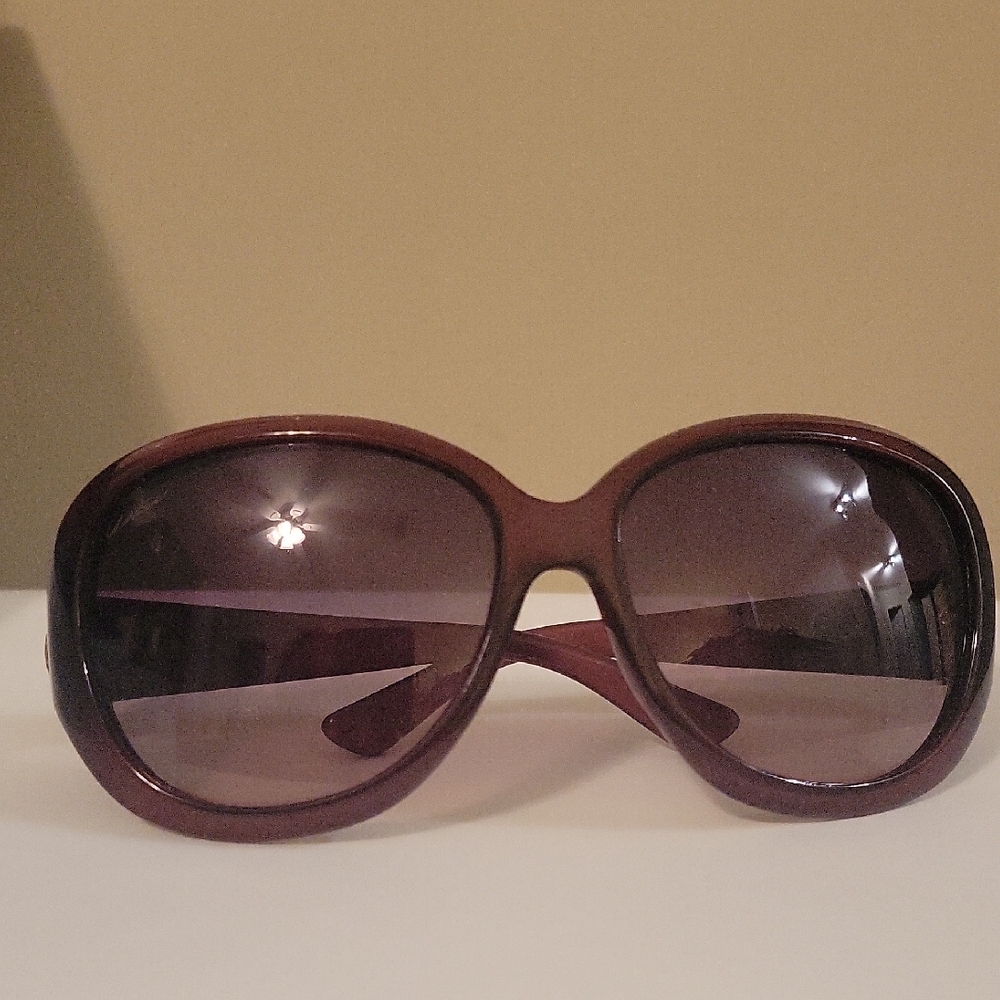 Gucci Elegant Brown Sunglasses